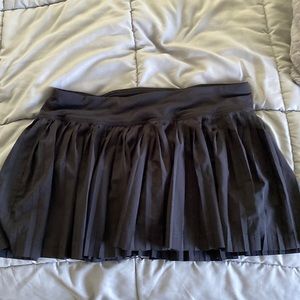 Lululemon Pleat to street  black athletic skirt. Not sure on size think it’s a M